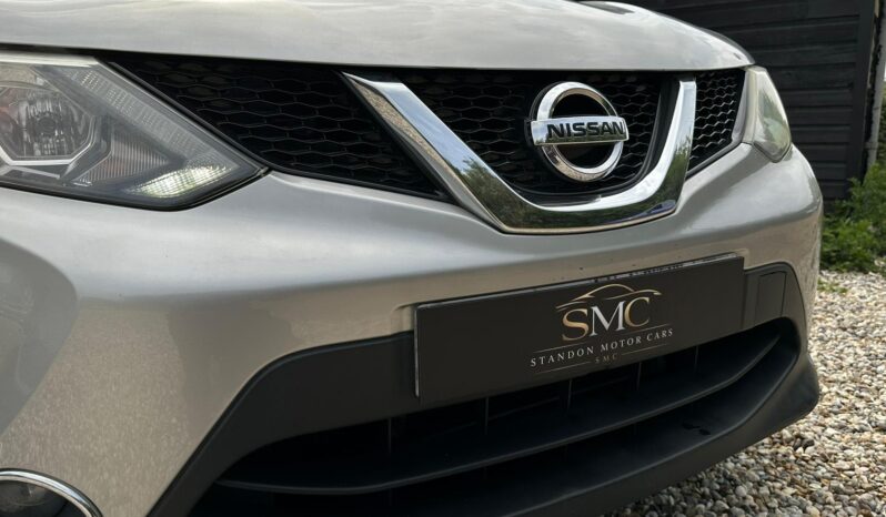 
								Nissan Qashqai 1.2 DIG-T Acenta 2WD Euro 5 (s/s) 5dr full									