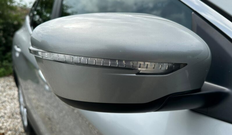 
								Nissan Qashqai 1.2 DIG-T Acenta 2WD Euro 5 (s/s) 5dr full									