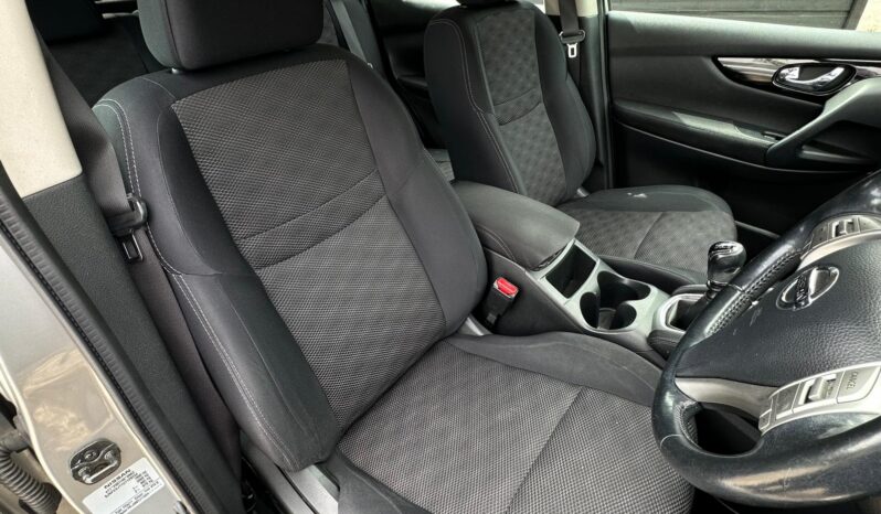 
								Nissan Qashqai 1.2 DIG-T Acenta 2WD Euro 5 (s/s) 5dr full									