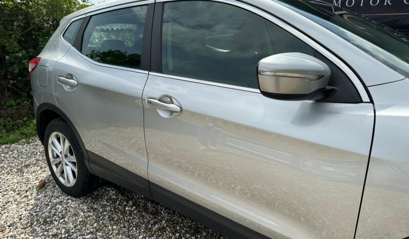 
								Nissan Qashqai 1.2 DIG-T Acenta 2WD Euro 5 (s/s) 5dr full									