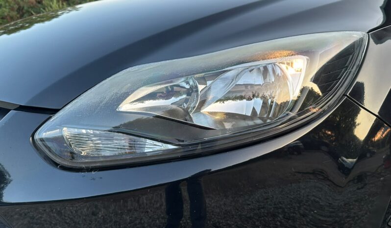 
								Ford Focus 1.0T EcoBoost Zetec Euro 5 (s/s) 5dr full									