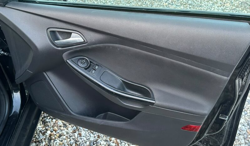 
								Ford Focus 1.0T EcoBoost Zetec Euro 5 (s/s) 5dr full									