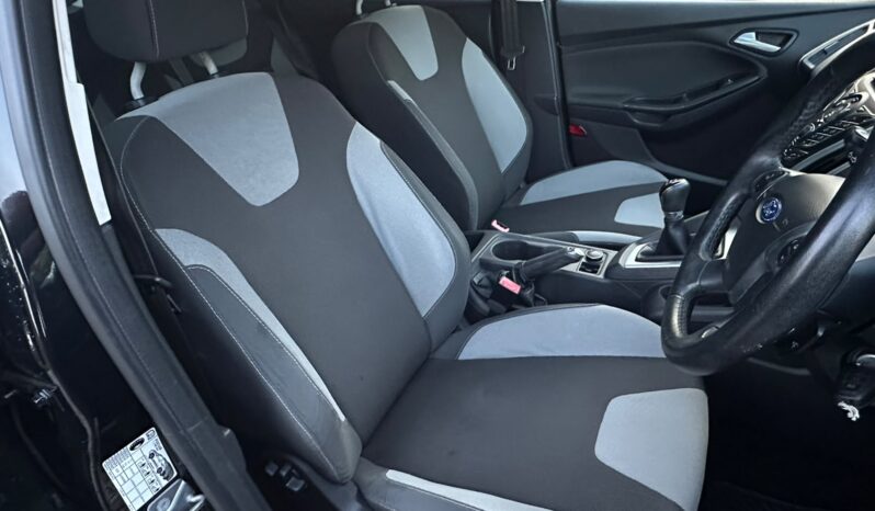 
								Ford Focus 1.0T EcoBoost Zetec Euro 5 (s/s) 5dr full									