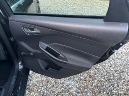 
										Ford Focus 1.0T EcoBoost Zetec Euro 5 (s/s) 5dr full									