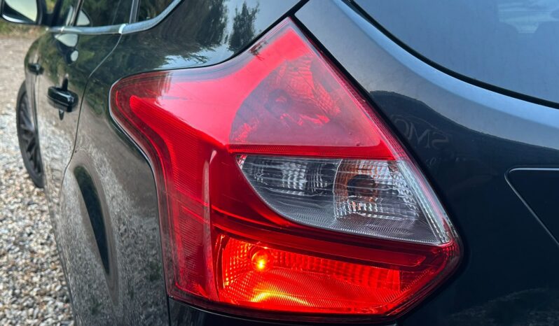 
								Ford Focus 1.0T EcoBoost Zetec Euro 5 (s/s) 5dr full									