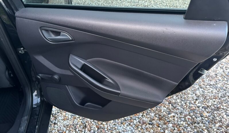 
								Ford Focus 1.0T EcoBoost Zetec Euro 5 (s/s) 5dr full									