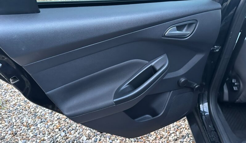 
								Ford Focus 1.0T EcoBoost Zetec Euro 5 (s/s) 5dr full									