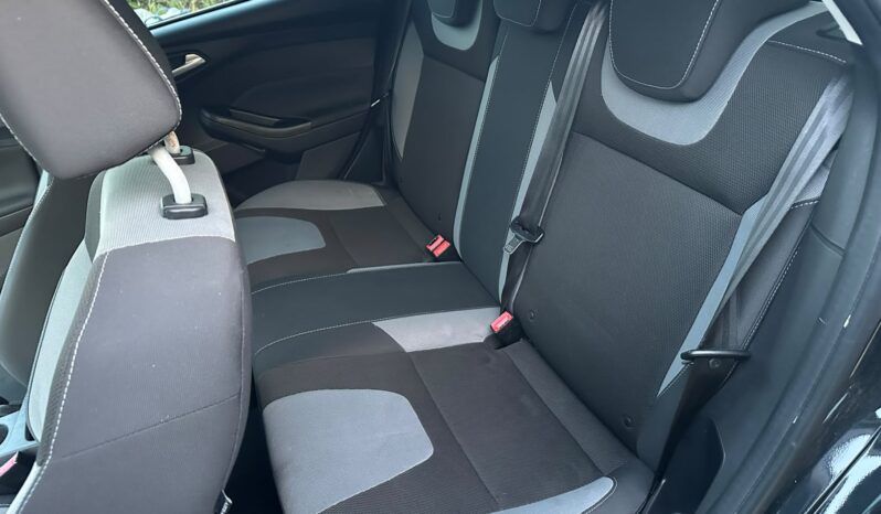 
								Ford Focus 1.0T EcoBoost Zetec Euro 5 (s/s) 5dr full									