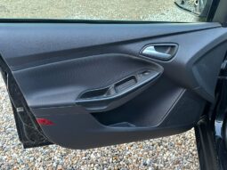 
										Ford Focus 1.0T EcoBoost Zetec Euro 5 (s/s) 5dr full									