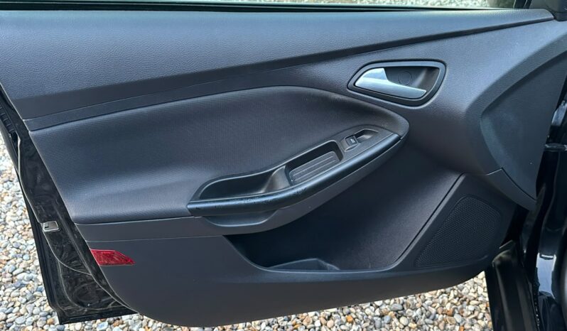 
								Ford Focus 1.0T EcoBoost Zetec Euro 5 (s/s) 5dr full									