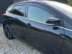 
										Ford Focus 1.0T EcoBoost Zetec Euro 5 (s/s) 5dr full									