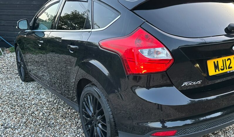 
								Ford Focus 1.0T EcoBoost Zetec Euro 5 (s/s) 5dr full									