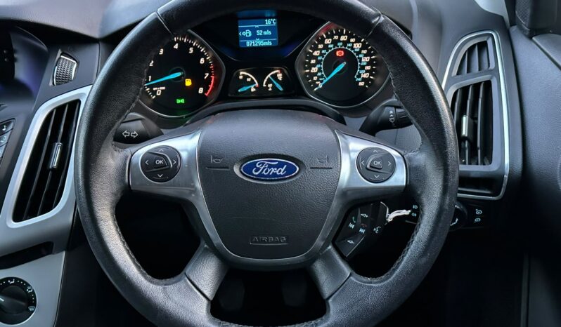 
								Ford Focus 1.0T EcoBoost Zetec Euro 5 (s/s) 5dr full									