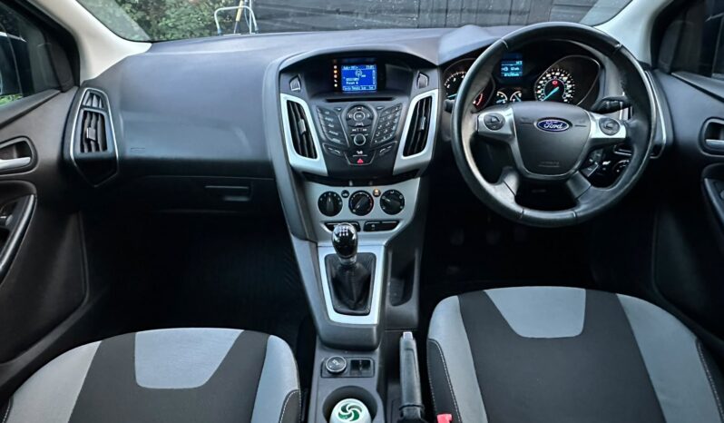 
								Ford Focus 1.0T EcoBoost Zetec Euro 5 (s/s) 5dr full									
