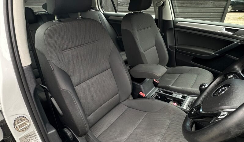 
								Volkswagen Golf 1.4 TSI BlueMotion Tech Match Euro 5 (s/s) 5dr full									