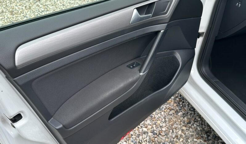 
								Volkswagen Golf 1.4 TSI BlueMotion Tech Match Euro 5 (s/s) 5dr full									