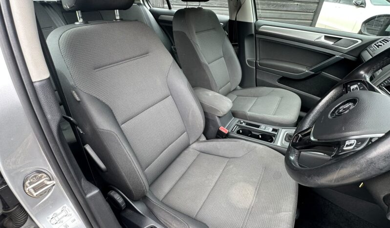 
								Volkswagen Golf 1.6 TDI BlueMotion Tech SE DSG Euro 5 (s/s) 5dr full									
