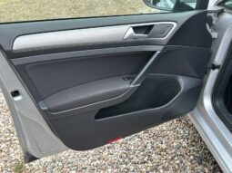
										Volkswagen Golf 1.6 TDI BlueMotion Tech SE DSG Euro 5 (s/s) 5dr full									
