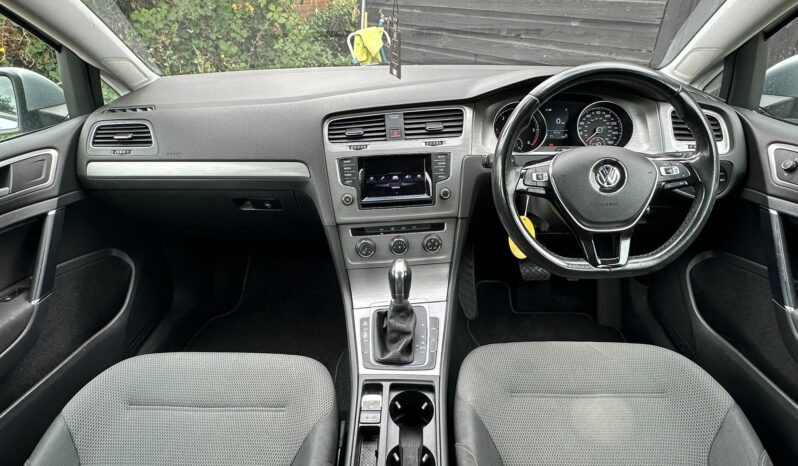 
								Volkswagen Golf 1.6 TDI BlueMotion Tech SE DSG Euro 5 (s/s) 5dr full									