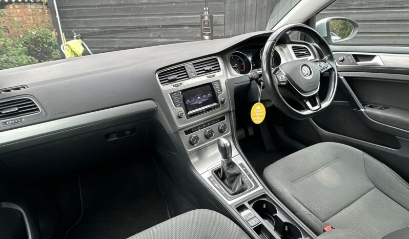 
								Volkswagen Golf 1.6 TDI BlueMotion Tech SE DSG Euro 5 (s/s) 5dr full									